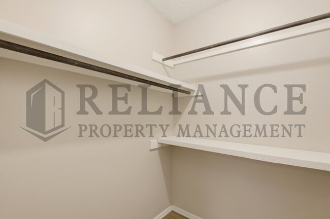 Building Photo - 5026 W Newell St