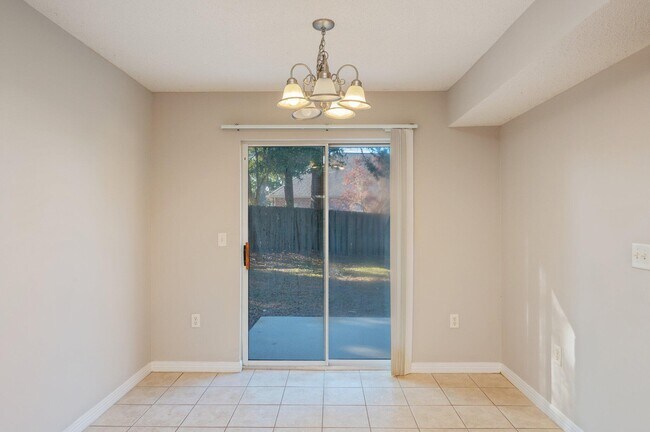 Building Photo - 546 Tikell Dr