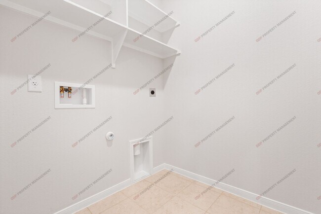 Building Photo - $250 OFF FIRST MONTHS RENT