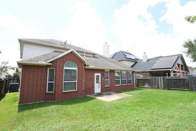 Building Photo - 6119 Lakenshire Falls Ln