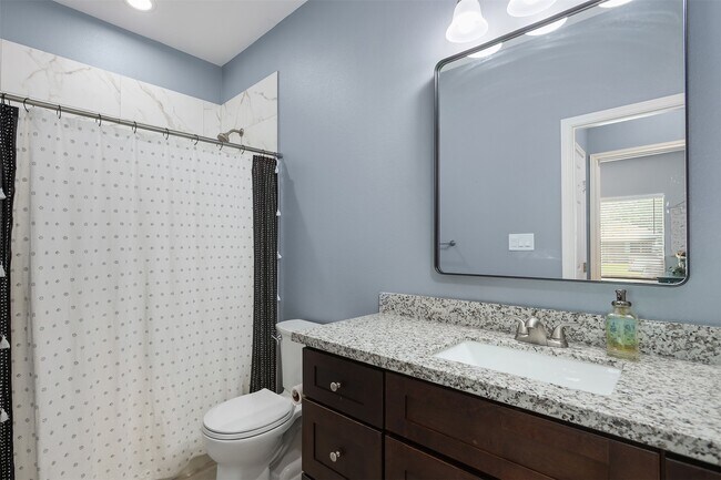 Building Photo - 2518 33rd Ave N