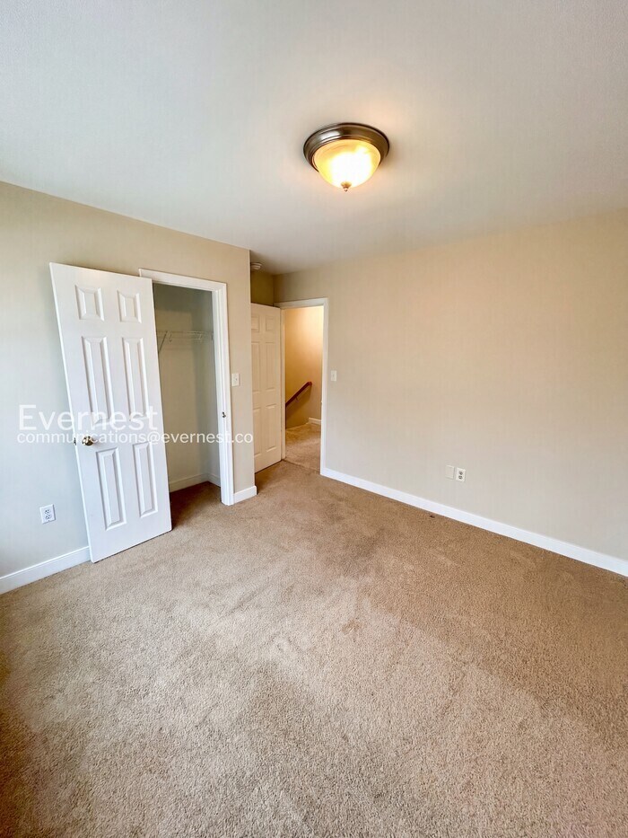 Building Photo - 1713 Jacquelin St