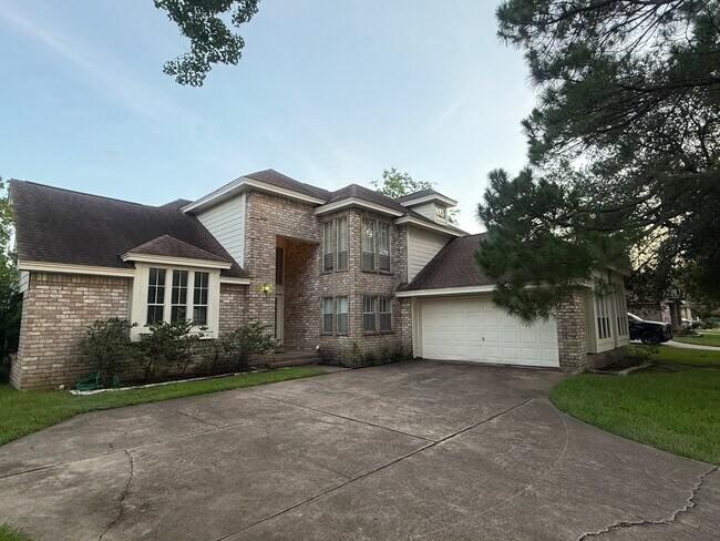 Building Photo - 15111 New Hastings Dr