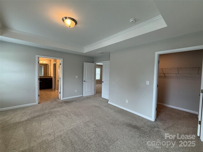 Building Photo - 106 E Americana Dr