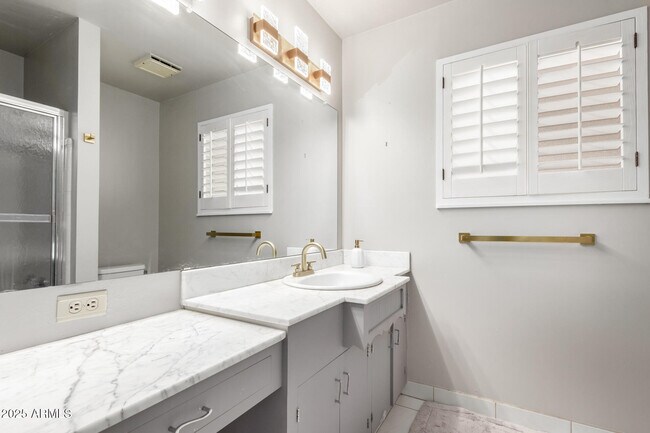 Building Photo - 6526 N 37th St