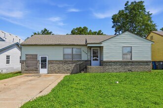 Building Photo - 3 Bed | 1.5 Bath | Close to Downtown & Airport