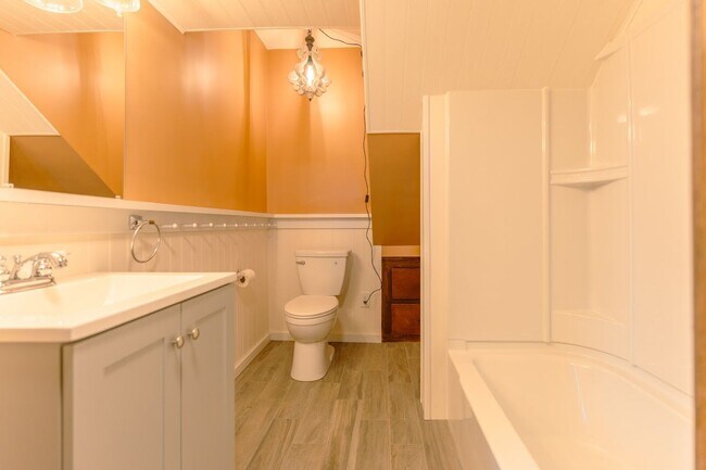 Building Photo - Stunning 2 bed, 1 bath, first floor apartment with views of Mill Run