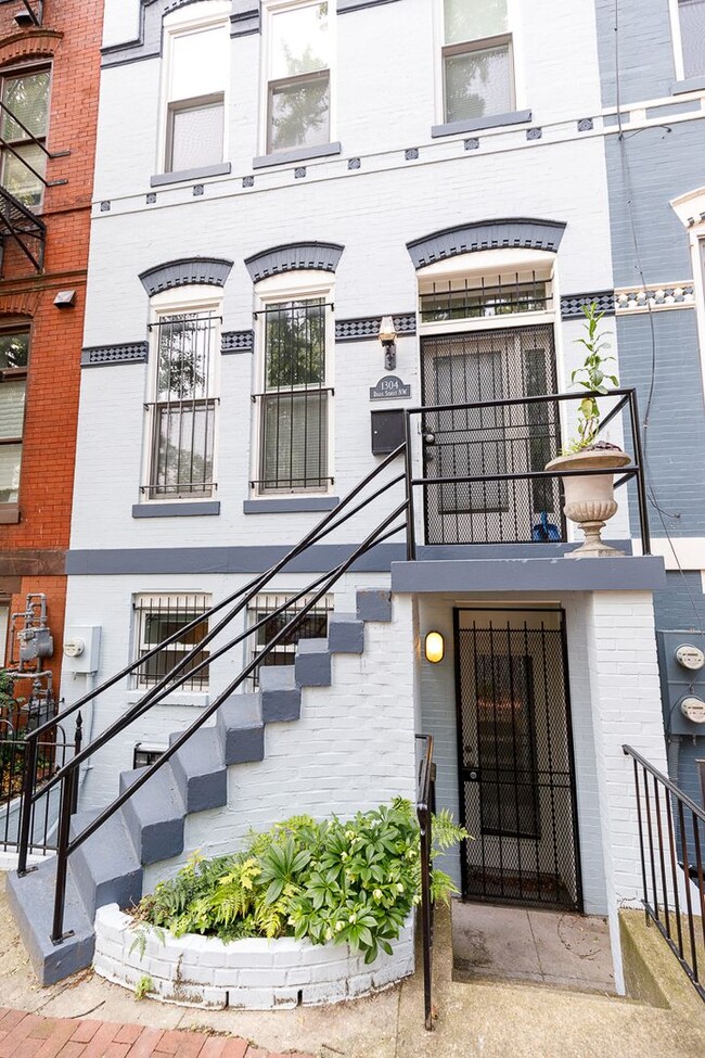 Primary Photo - Prime Logan Circle Studio with In-Unit W/D!
