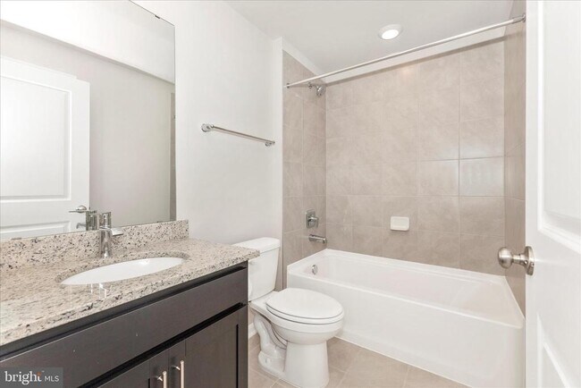 Building Photo - 461 Hanson St