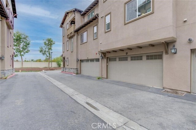 Building Photo - 713 S Azusa Ave