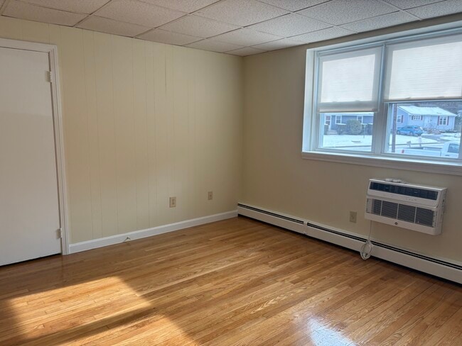 Building Photo - 1731 Highland Apartment