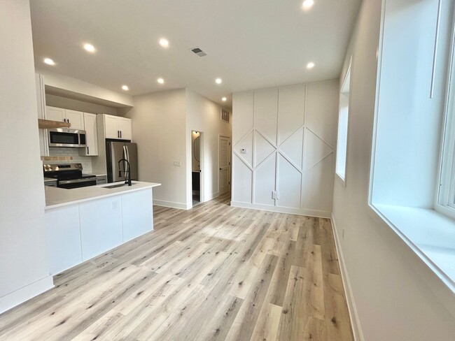 Building Photo - 1802 11th St NW