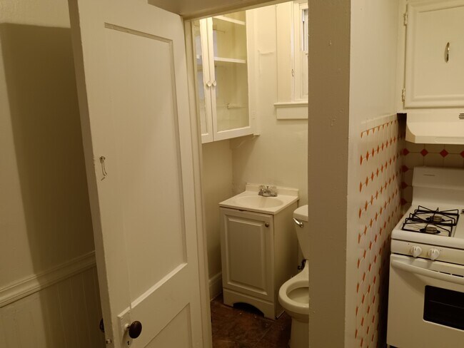 Building Photo - 2315 N Rosedale St