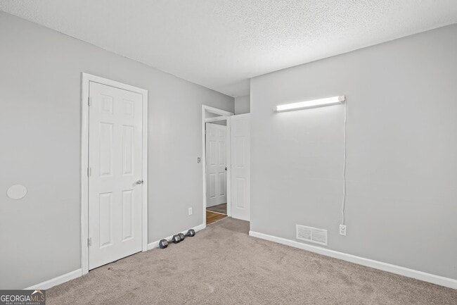 Building Photo - 5626 Pine Gate Dr