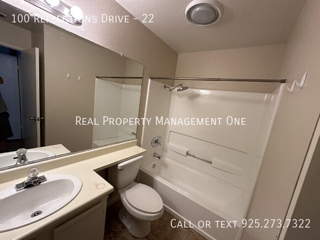 Building Photo - 100 Reflections Dr