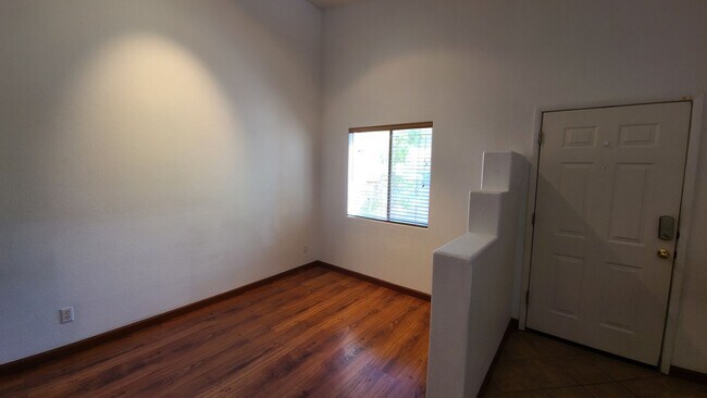 Building Photo - Upstairs Condo with Mountain and City View