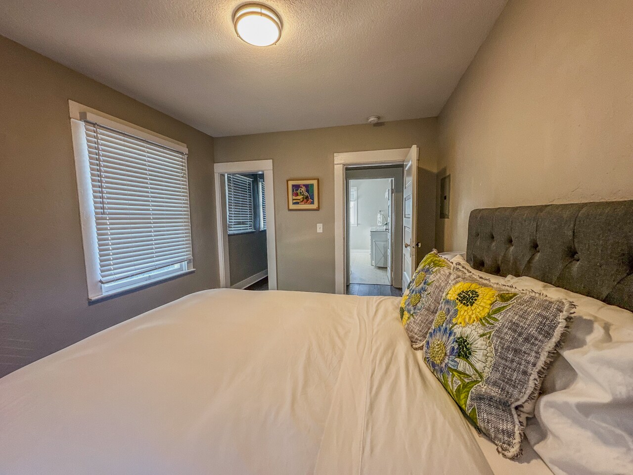 Building Photo - 5532 N Haight Ave