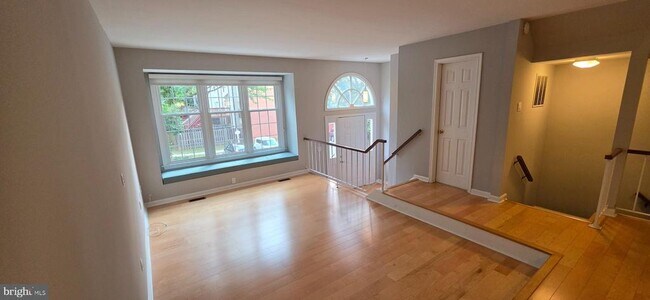 Building Photo - 1353 Templeton Pl