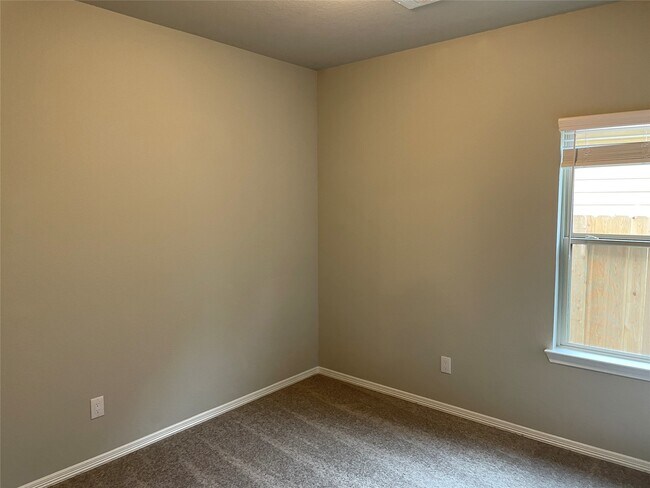 Building Photo - 827 Redinger Ridge Dr