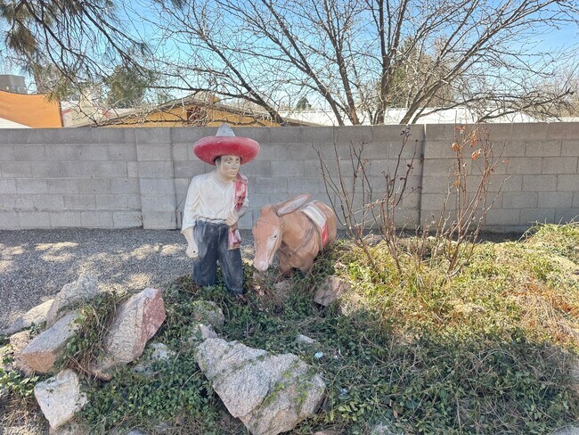 Building Photo - Academy Acres North 3 Bed Ready Now!