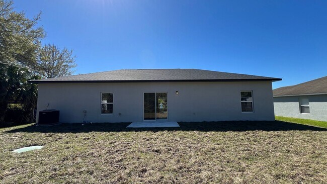 Building Photo - Spacious 3BD/2BA Palm Bay Home – Modern Comfort & Great Location!