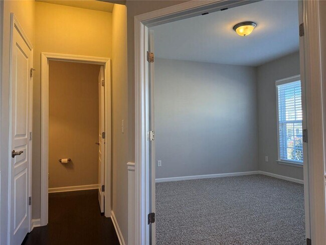 Building Photo - 414 Spring View Dr