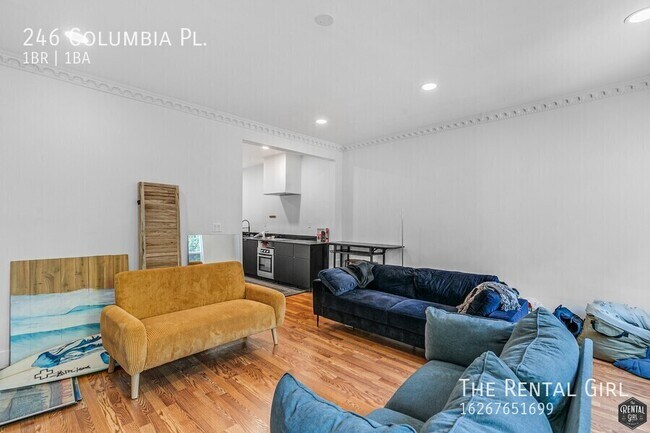 Building Photo - 246 Columbia Pl