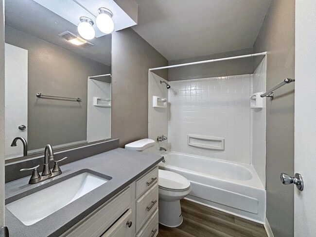 Primary Photo - 1109 W 6th Ave