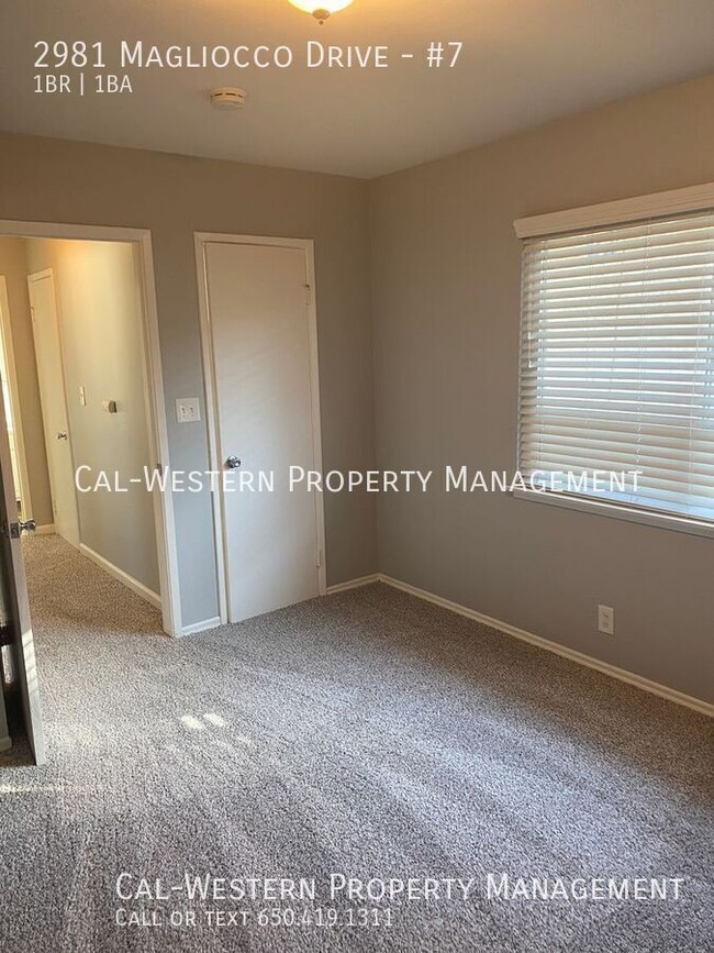 Building Photo - Spacious upstairs 1 bedroom apartment near...