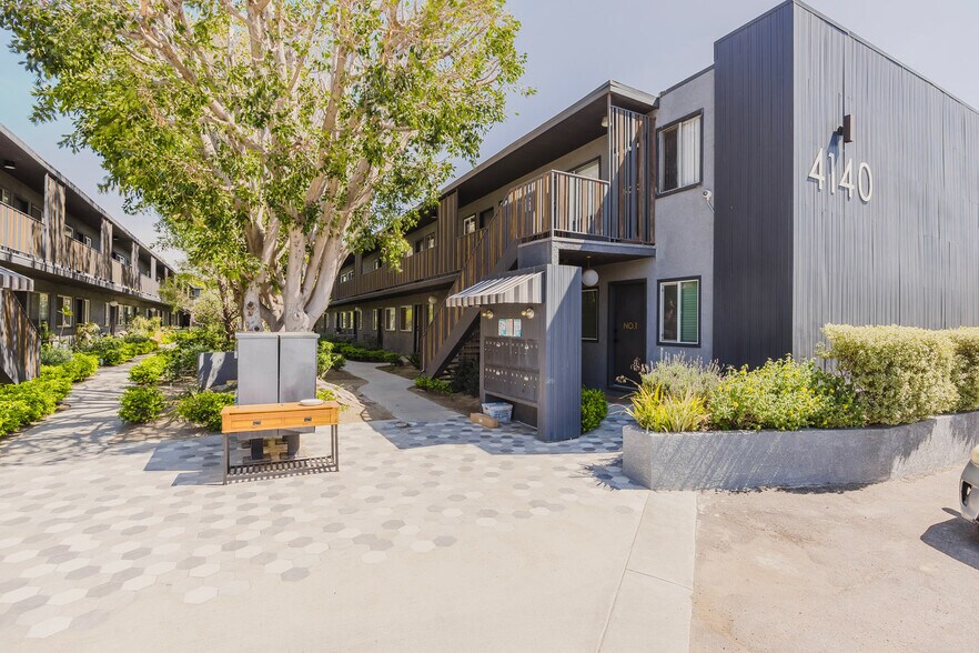 Building Photo - 4140 Grand View Blvd