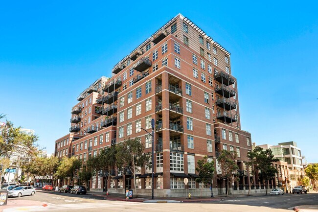 Building Photo - Modern East Village Loft at M2i, Small Pet OK! Available Now!