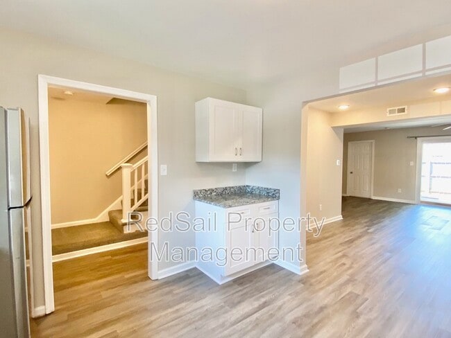 Building Photo - 398 Circuit Ln