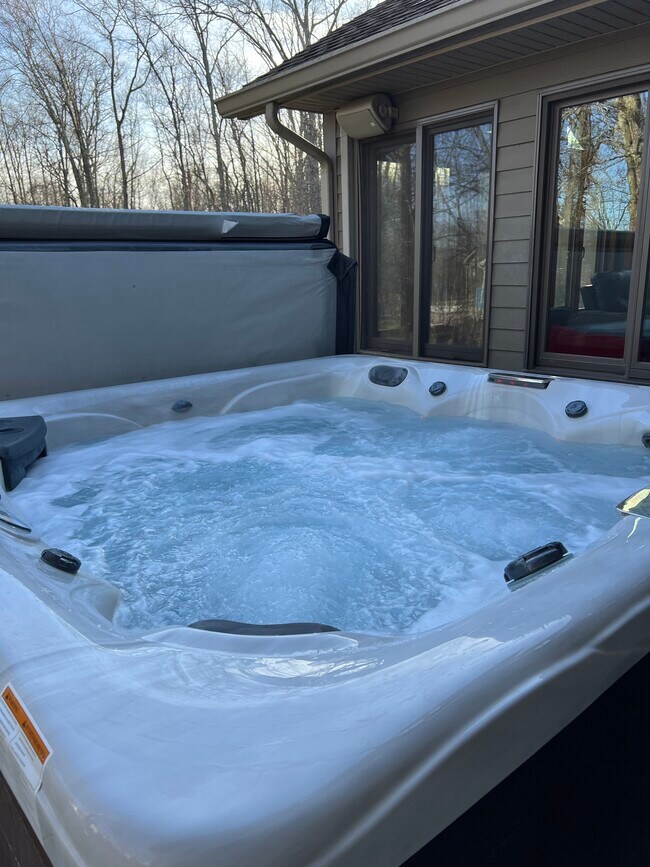 Building Photo - 16 Gibbons Ln