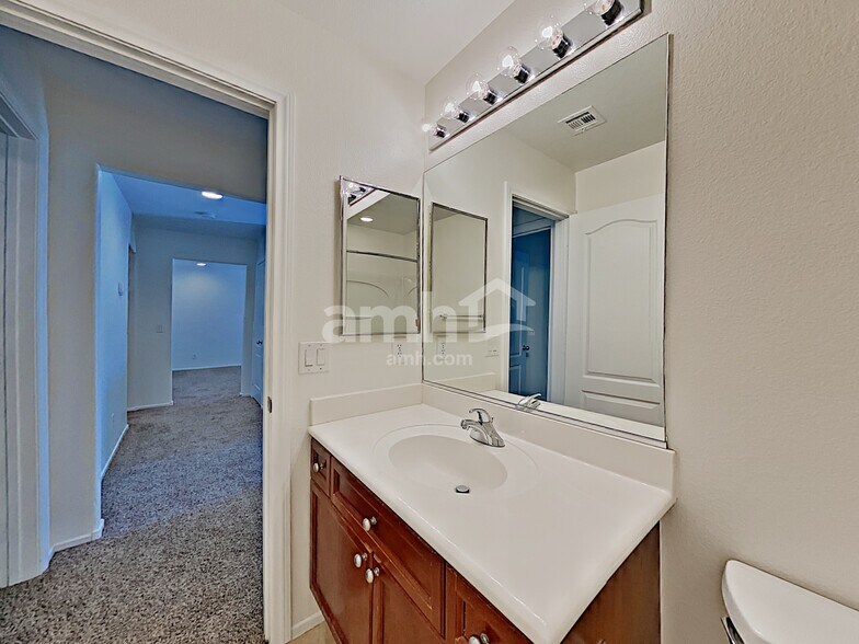 Building Photo - 10580 Elberton Ave