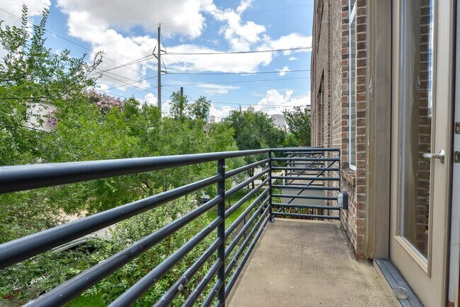 Building Photo - 1807 W Webster St