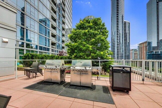 Building Photo - 240 E Illinois St