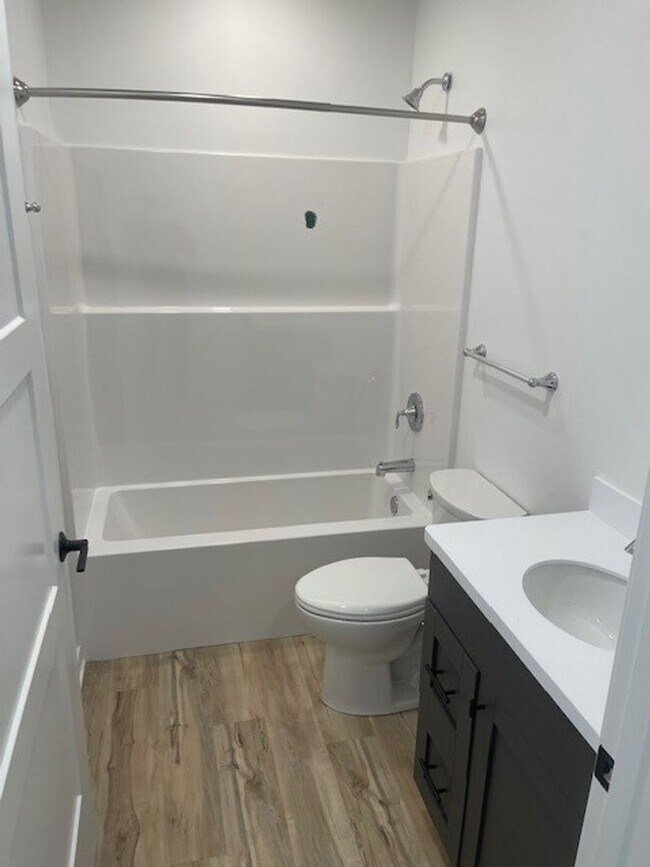 Building Photo - Brand New Apartments - Close to UNL/Downtown