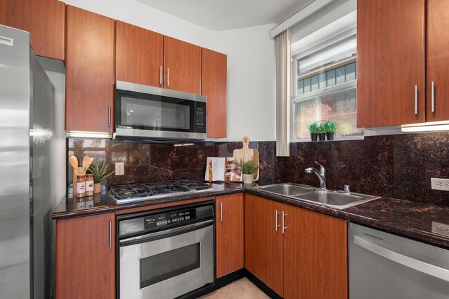 Building Photo - Light and Bright East Village 2 Bedroom! S...