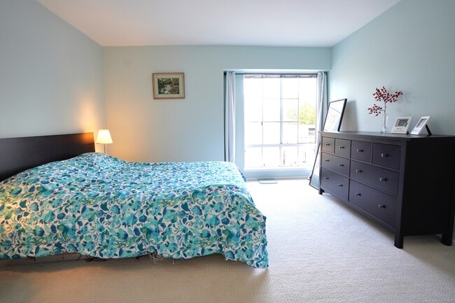 Building Photo - 4201 Las Virgenes Rd