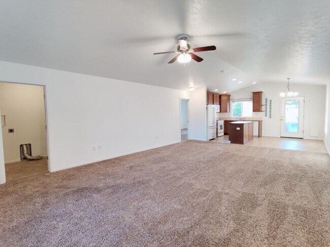 Building Photo - West Pasco Home with Hot Tub