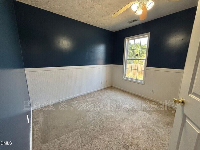 Building Photo - 337 Americana Dr