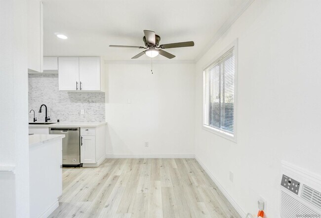 Building Photo - 9175 Campina Dr