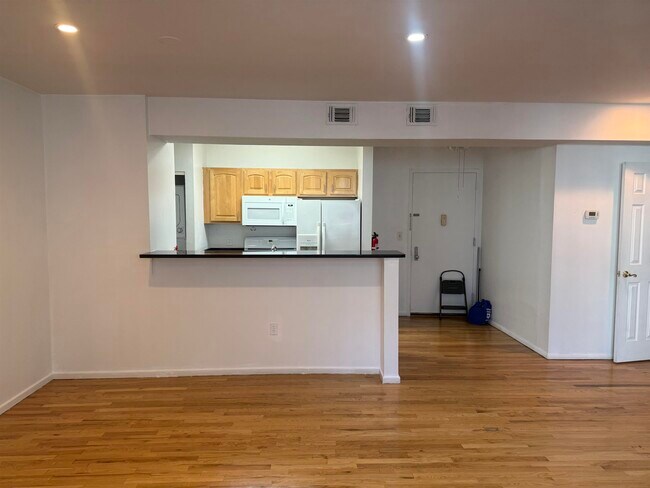 Building Photo - 522 Gregory Ave