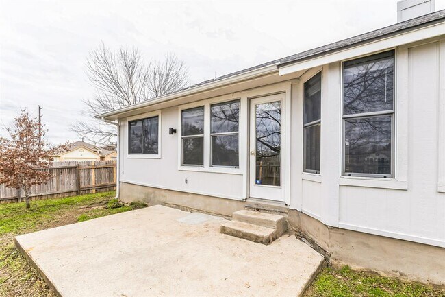 Building Photo - 313 Caladium Dr