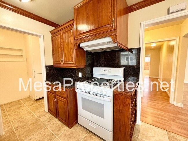 Building Photo - 17571 Deodar Ave