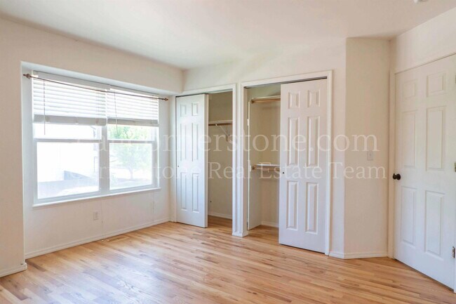 Building Photo - 743 Descendant Dr