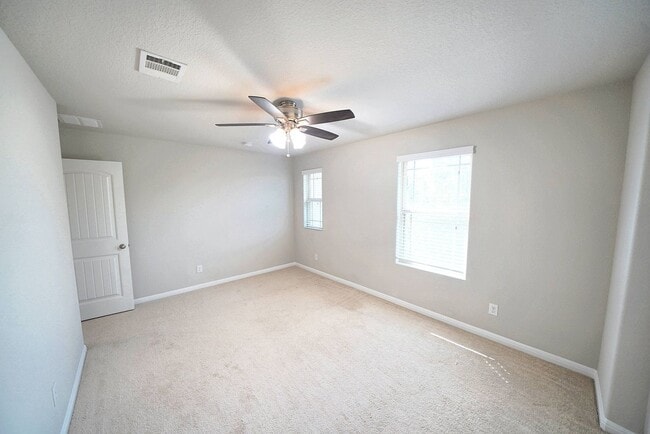 Building Photo - Beautiful Rental in Converse! Realtor Comm...