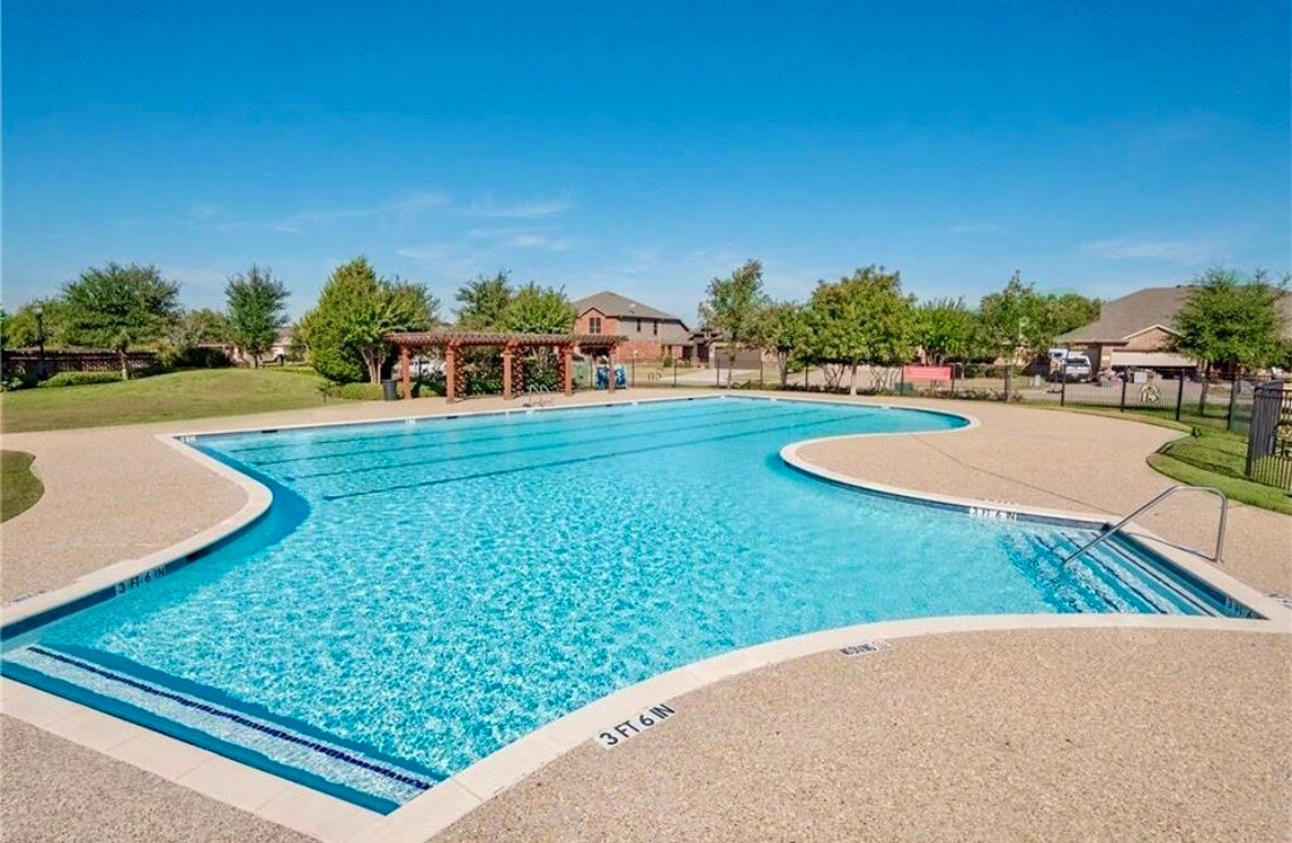 Building Photo - 443 Hayes St