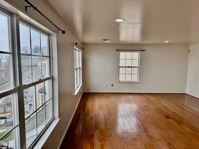 Building Photo - 34 Bergen Ridge Rd