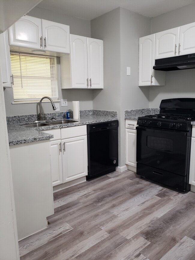 kitchen - 226 S Iowa St